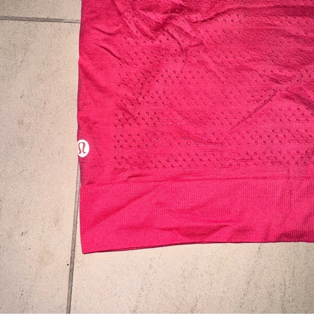 Lululemon Breeze By Muscle Tank II
Glossy / Glossy 4 - Picture 9 of 10